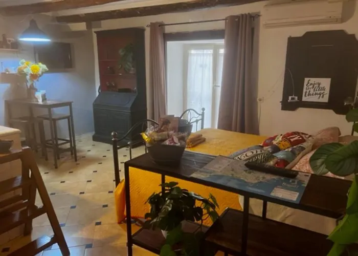 Bella Mbriana Πανσιόν